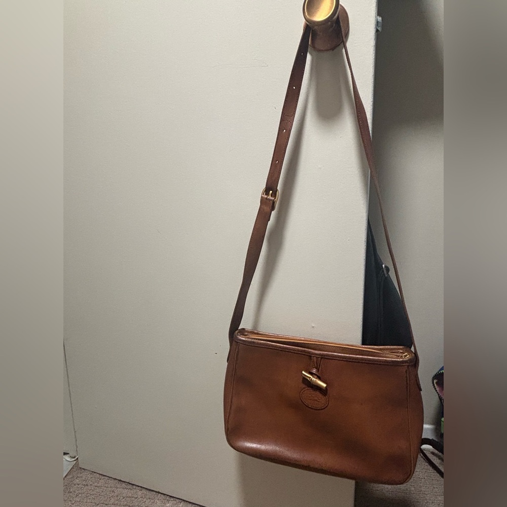 Longchamp Classic Brown Leather Shoulder Bag with Gold Accent - Picture 5 of 13